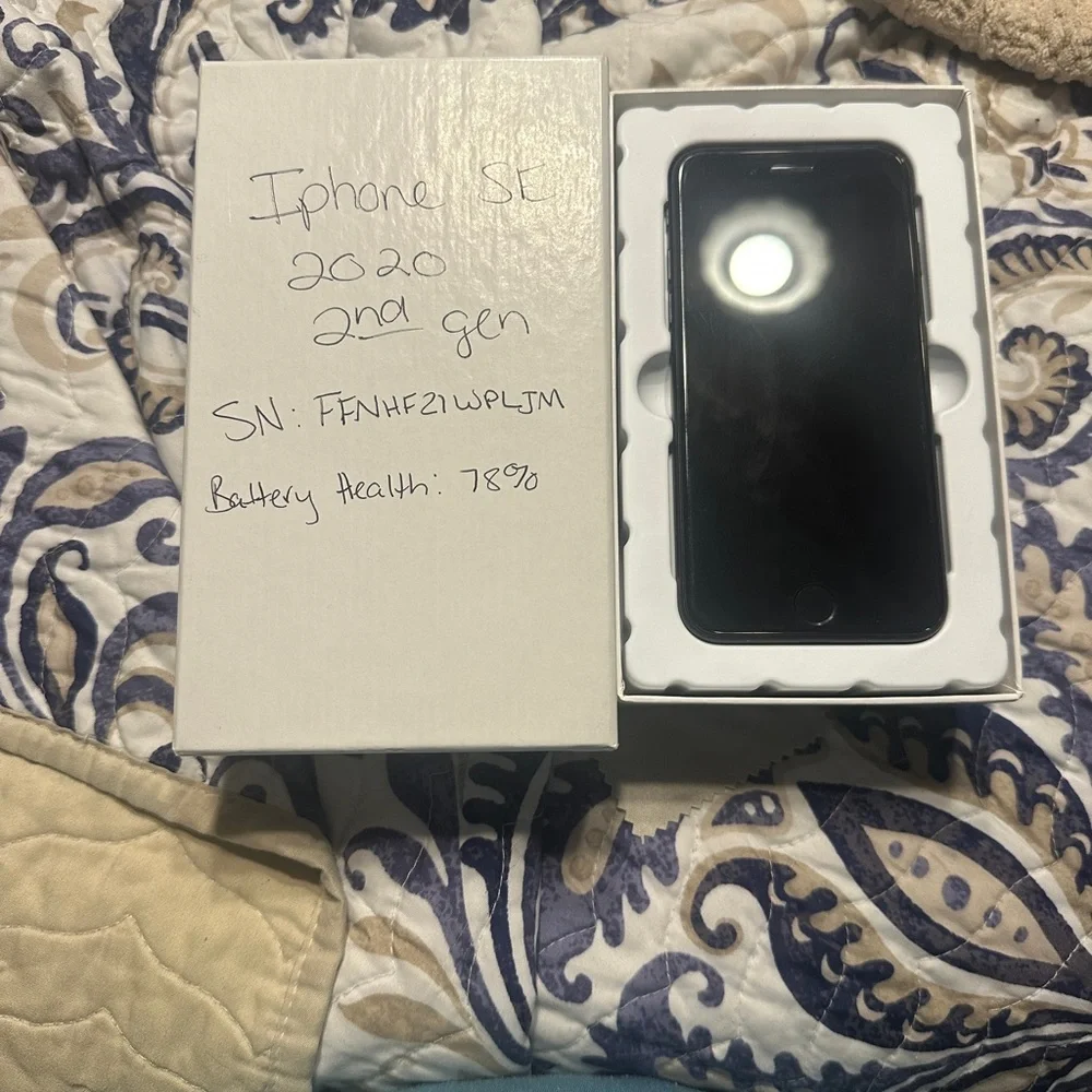 Apple iPhone SE 2020 - Black